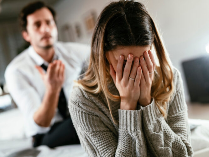 夫から離婚を切り出される妻の特徴12選！離婚される妻の共通点とは？