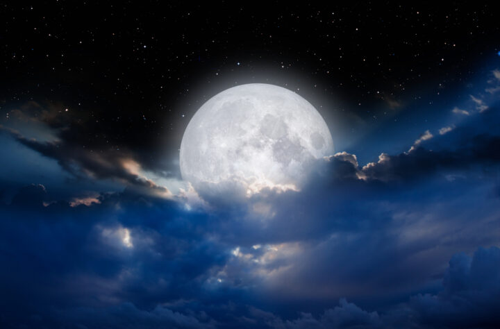 月光冠と月暈も非常に珍しい現象