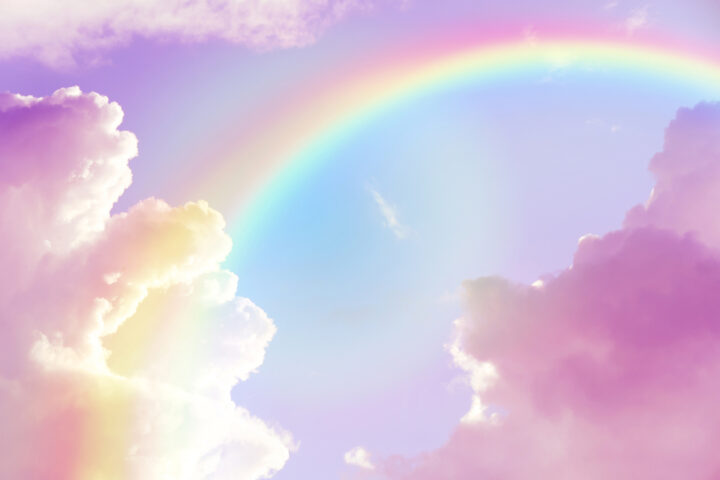 彩雲を見ると幸運のサイン！彩雲のスピリチュアルな意味を紹介！